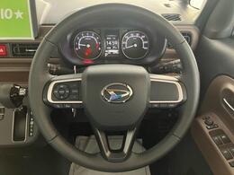 毎日触れるハンドル部分もキレイに保たれています♪もちろん安全を守るエアバックも装備しているので、安心です！