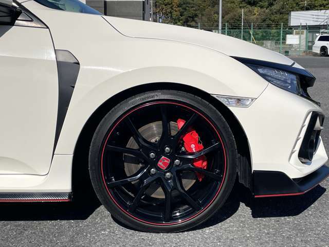 【板金・コーティング仕上げ】板金補修からガラスコーティング施工など、各種の仕上げオプションを承ります。　詳しくはスタッフにお尋ねください。