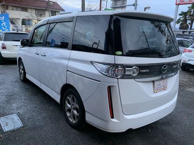 キーレスも付属しており、車から離れた場所からでも鍵の開閉が可能です♪軽快な走行性が楽しめる車で、初めて車を運転する方も運転のしやすい車両です♪急な乗り換えで廃車や下取りのある方もご相談くださいませ♪