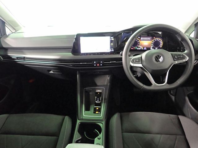 マイクロフリース装備のシートになっており車両の横揺れに対して摩擦で体をこていしてくれます。