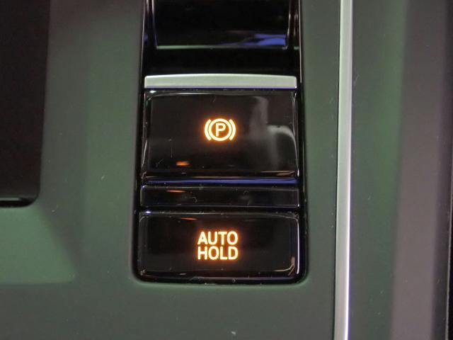 AUTOHOLD機能も搭載しており、信号待ちや渋滞時のわずらわしさがなくなります。1度体感すると手放せなくなります。