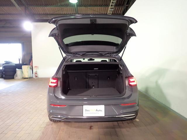 ラゲッジスペースも2段階調整可能で積む荷物の量に応じて変更可能です。