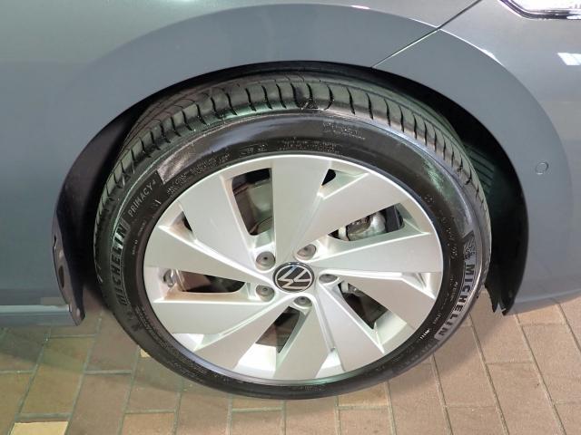 純正ホイール、17インチアルミホイールです。