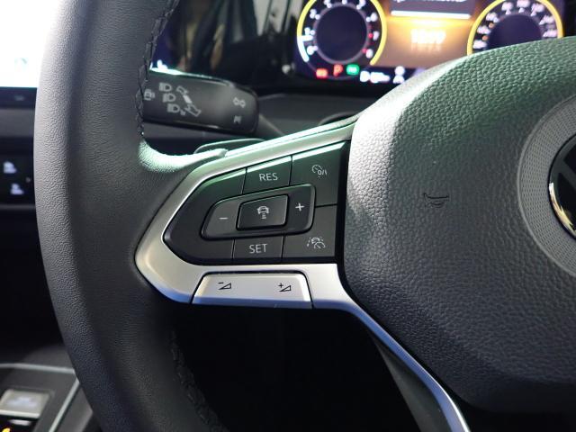 ステアリングホイール左側は同一車線内全車速運転支援システム【TRAVEL　ASSIST】の設定ができます。