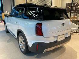 カスタム自由！！ストライプ貼り替え・剥がし作業可能です！なんでもご相談ください！