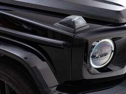 【　カスタマイズ　】ペイント、スモークフィルムなどでナイトパッケージの仕様を再現したり、フロントグリルを別モデルのものに替えてみたり。ホイールやキャリパーのペイントも個性を魅せられるポイントのひとつ。