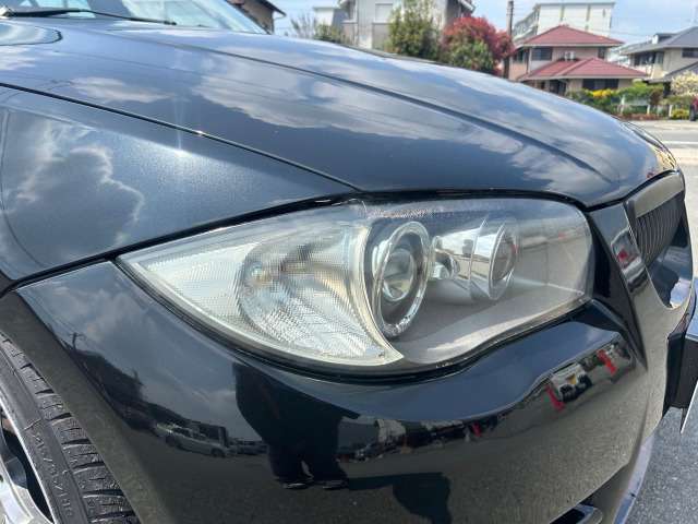 ヘッドライトの状態左右ともに良好です。運転席側