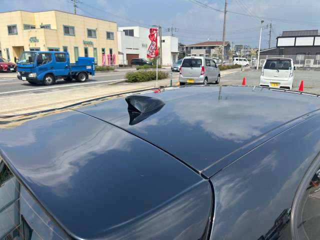 大型リアスポイラー上面クリア剥がれなどありません。