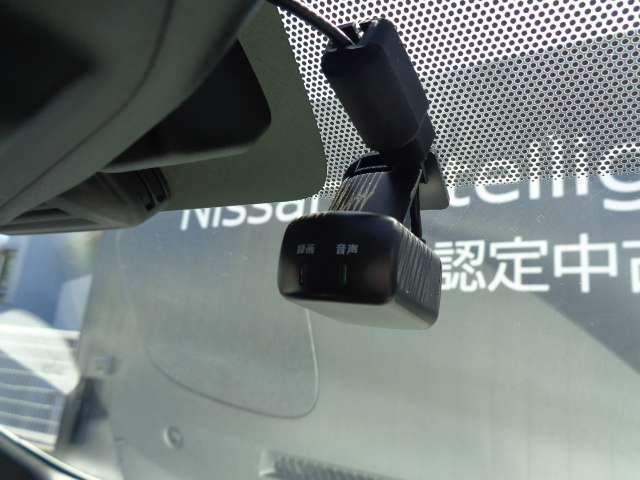 【ドライブレコーダー】万が一に！！いくら安全運転していても、事故に巻き込まれることもあります。万が一のときに証拠として使えます。4万円近くかかるドライブレコーダーが最初から付いてます☆