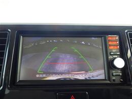 【バックカメラ】ナビ画面で後方確認が可能です！