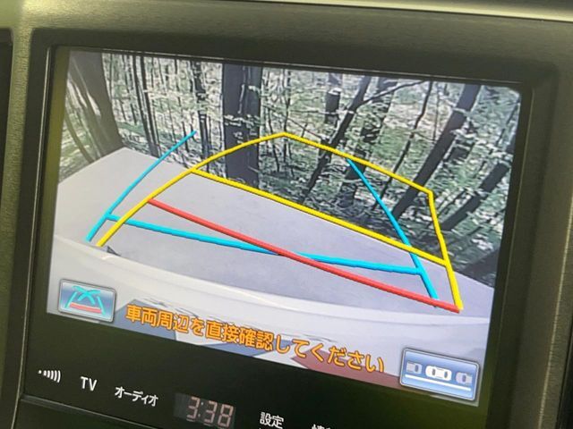 【バックカメラ】駐車時に後方がリアルタイム映像で確認できます。大型商業施設や立体駐車場での駐車時や、夜間のバック時に大活躍！運転スキルに関わらず、今や必須となった装備のひとつです！