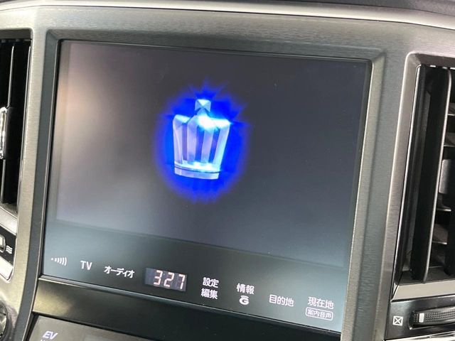 【メーカー純正ナビ】インテリアに溶け込むスタイリッシュな「専用設計」メーカーナビを装備♪視認性や操作性など基本性能にも優れ、より上質なカーライフをお楽しみいただけます。