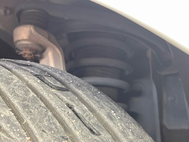 お車を安心してお乗りいただく為には、足回りの定期点検が欠かせません。サービスサポート（有償保証）では無料点検もご提供しており、安心のカーライフをお過ごしいただけるサポート体制が整っています。
