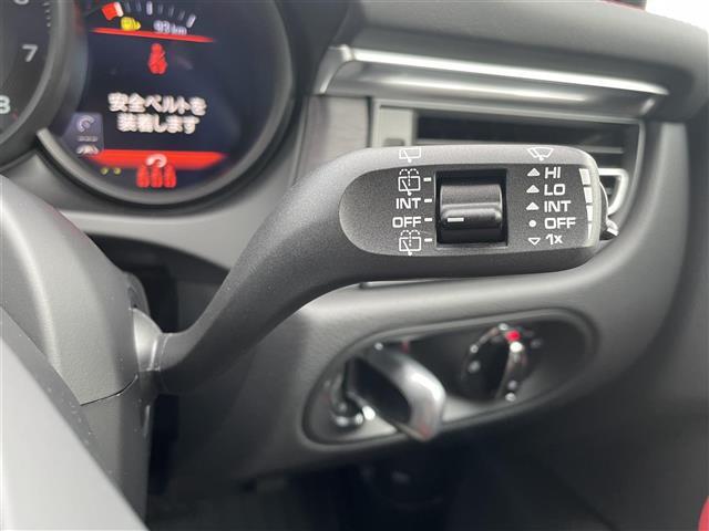 【運転席操作部】『運転席周辺の装備』の画像になります。快適なドライブを楽しむための機能が装備されています！運転席から触れるので使いやすいです！