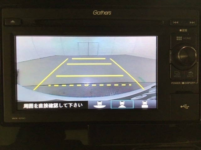 バックでの車庫入れも安心です！　リアカメラが付いているバックモニター付のディスプレイ・オーディオです。操作線もついており距離感も画面から確認できます。