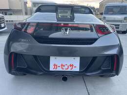 上質なノーマル車を中心に販売していますのでハンドル、シート、ドア内張り、コンソールボックス、フロアカーペットなど大変綺麗です。室内にタバコの臭いなどもありませんので、ご安心ください。