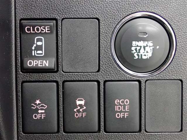 キーをカバンやポケットに入れたままでOK！プッシュボタンでエンジンスタート　左側電動スライドドア装備、室内からも開閉を自由にラクラク操作！