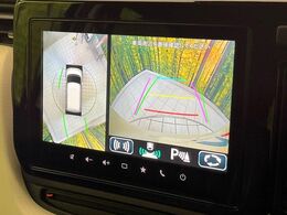 【パノラマモニター】専用のカメラにより、上から見下ろしたような視点で360度クルマの周囲を確認することができます☆死角部分も確認しやすく、狭い場所での切り返しや駐車もスムーズに行えます。