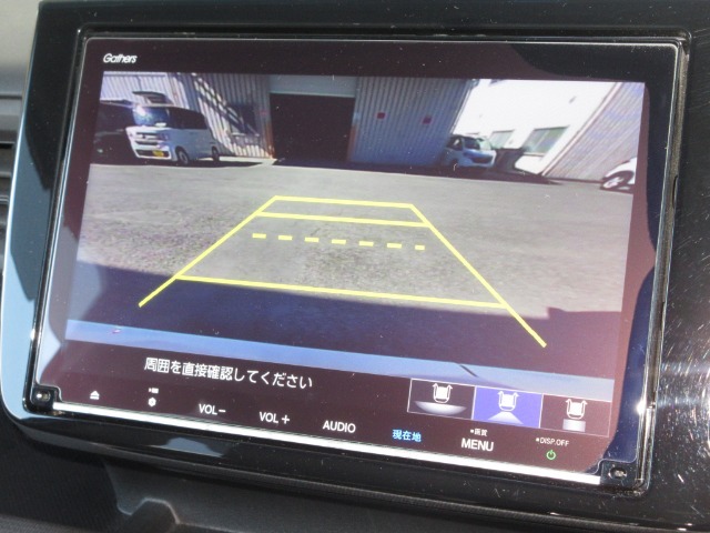バックをするとき自動でリアの様子が映る『リアカメラ』付き！ナビ画面で確認しながらバックができますから安心ですね。でも、目視も大切ですよ！安全第一でお願いします！