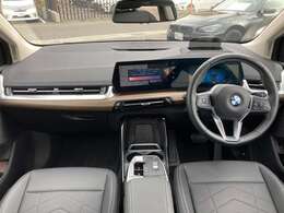 コンフォートアクセス　フロントシートヒーティング　ステプトロニックトランスミッション　アダプティブLEDヘッドライト