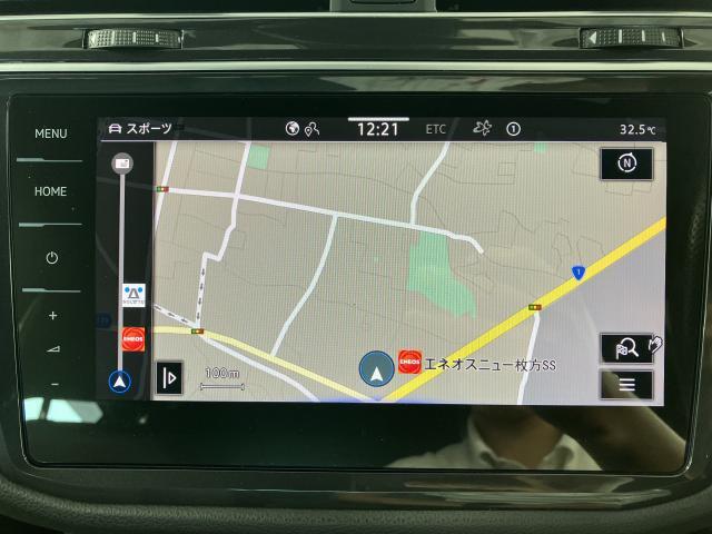タッチスクリーンを採用。従来のナビゲーションシステムの域を超える、車両を総合的に管理するインフォテイメントシステムです。