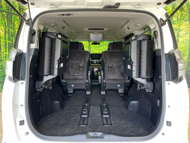 普段のお買い物や通勤、送迎等に十分な荷室スペースを確保しております。シートを倒すと、大きな荷物の積載も可能です♪