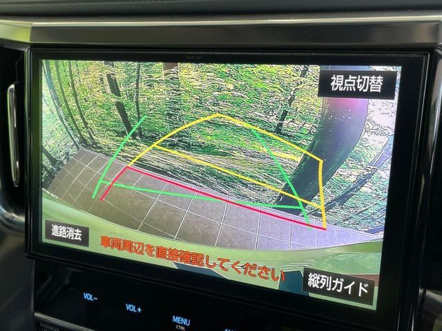 【バックカメラ】駐車時に後方がリアルタイム映像で確認できます。大型商業施設や立体駐車場での駐車時や、夜間のバック時に大活躍！運転スキルに関わらず、今や必須となった装備のひとつです！