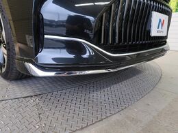 【モデリスタエアロ】人気のモデリスタエアロを装着！クルマの外観がよりスタイリッシュになり、街中で存在感あふれる1台に♪将来買い替える時にもリセールに影響しやすく、価値ある人気の装備です！