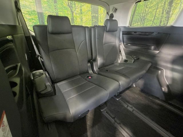 3列目シートはもちろん状態良好☆大人でもゆったりと座って頂けますので、大人数でのお出かけもラクラクです♪ご家族で、気の知れた仲間で、ドライブに行くのが楽しみですね♪