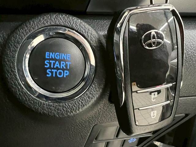 【スマートキー】車内へのアクセスやエンジン始動が楽々に行える今や必須アイテムのキー複製防止の「イモビライザー」まで備わっております