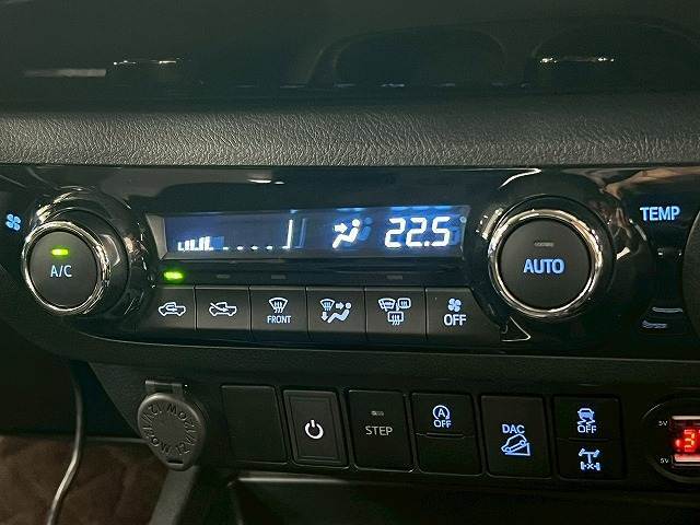【オートエアコン】車内温度をセンサーが感知してご希望の車内温度になるよう、風量も自動で調整してくれます☆