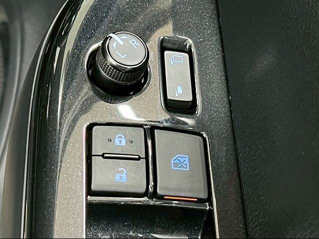 【電動格納ミラー】装備でボタン一つでサイドミラーの開閉ができます！