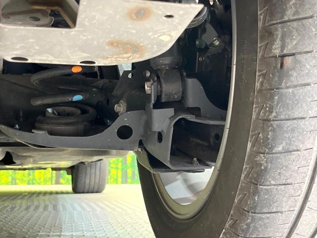 お車を安心してお乗りいただく為には、足回りの定期点検が欠かせません。サービスサポート（有償保証）では無料点検もご提供しており、安心のカーライフをお過ごしいただけるサポート体制が整っています。