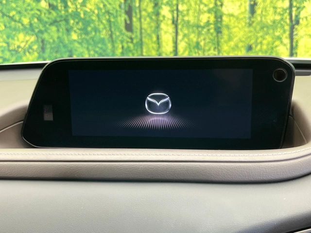 【メーカー純正ナビ】インテリアに溶け込むスタイリッシュな「専用設計」メーカーナビを装備♪視認性や操作性など基本性能にも優れ、より上質なカーライフをお楽しみいただけます。