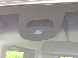 【シティブレーキアクティブシステム】低速走行中に前方の車両等を認識し、衝突しそうな時は警報とブレーキで衝突回避と被害軽減をアシスト。より安全にドライブをお楽しみいただけます。