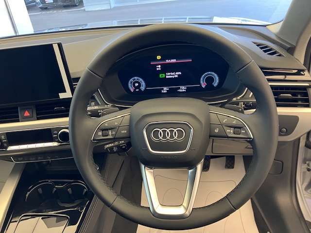 Audi認定中古車は保証期間によって3つのグレードを設定しています。保証内容は全グレードにおいて同一で保証期間が異なります。