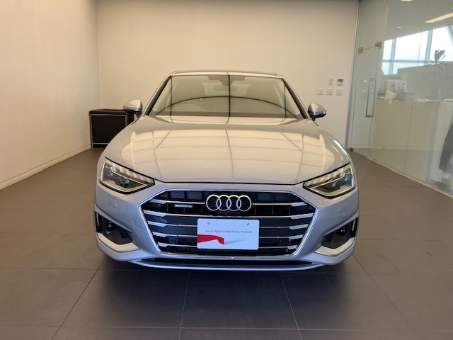 Audi 旭川は、日本最北端のAudi正規ディーラーです。ショールームはAudiの最新CI/CDに基づくターミナルコンセプトショールームデザインを採用。外観にはアルミハニカムパネルが施されております。