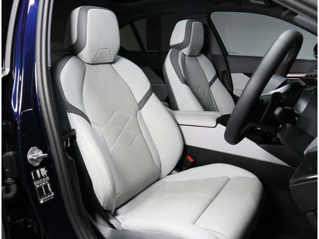 Abe BMWでは全国納車に対応しております。担当スタッフがご自宅までご納車にお伺いをさせて頂いております。輸送会社任せでなく当社スタッフがお届けいたしますので、安心してお買い求めいただけます。（別途有償）