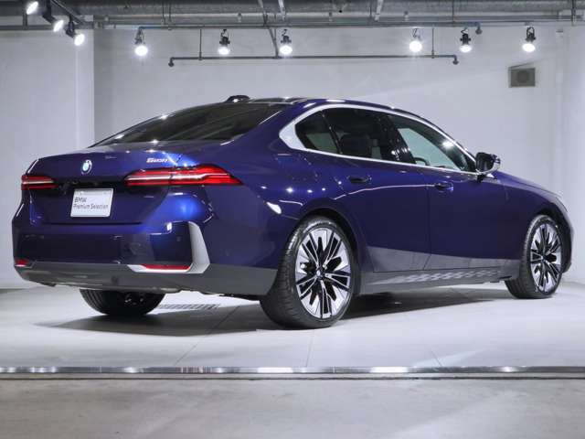 またプレミアムセレクション2年保証のお車は延長保証にご加入頂けます。プレミアムセレクション2年保証からさら最大2年間、合計4年間の保証をお受け頂けます。対象箇所の不具合は無償修理をご提供致します。