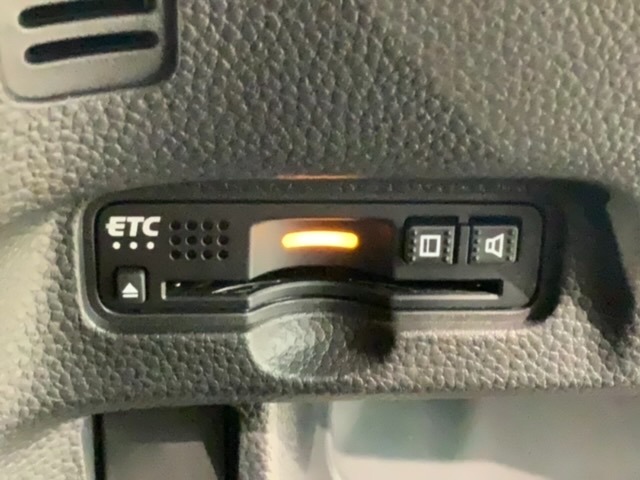 いまや快適なカーライフに欠かせないETCが付いています。
