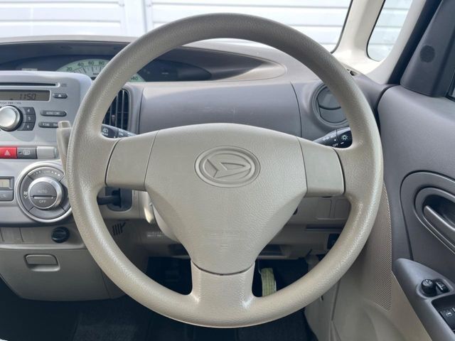 ステアリングも使用感が少なく、きれいな状態となっております♪