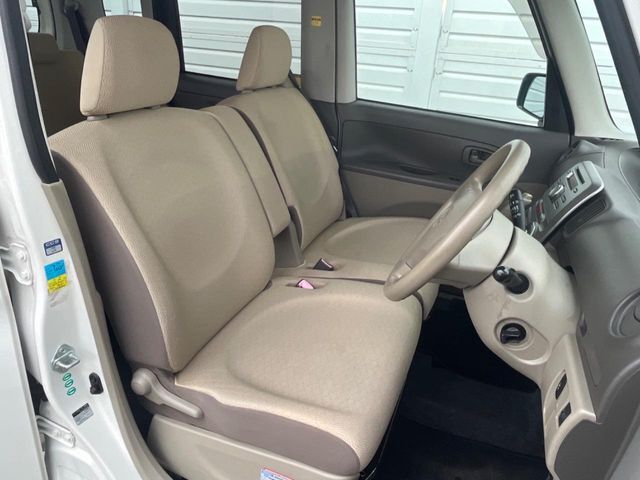 運転席シート廻りは使用感も少なく、良好な状態となっています。丁寧に使われていたことがよくわかりますね。