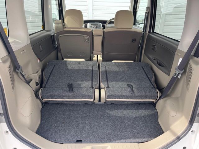 普段のお買い物や通勤、送迎等に十分な荷室スペースを確保しております。セカンドシートを倒すと、大きな荷物の積載も可能です♪