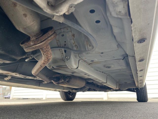 お車を安心してお乗りいただく為には、足回りの定期点検が欠かせません。サービスサポート（有償保証）では無料点検もご提供しており、安心のカーライフをお過ごしいただけるサポート体制が整っています。