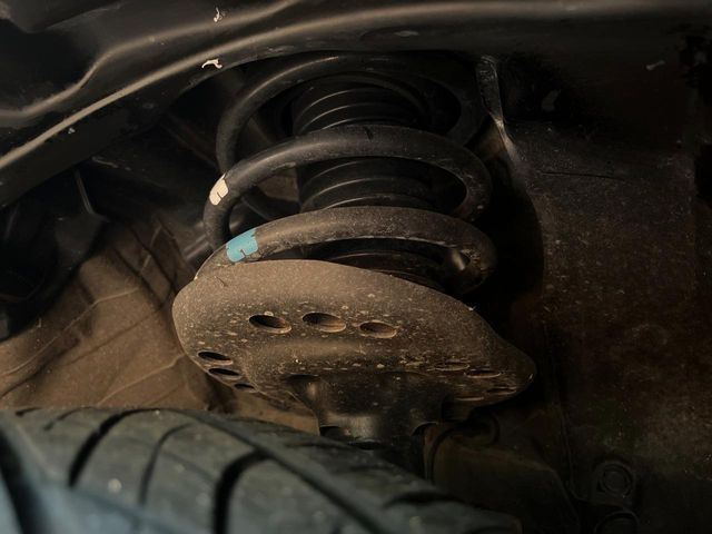お車を安心してお乗りいただく為には、足回りの定期点検が欠かせません。サービスサポート（有償保証）では無料点検もご提供しており、安心のカーライフをお過ごしいただけるサポート体制が整っています。