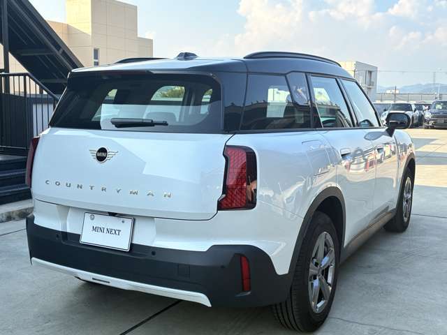 MINIのお車は、“駆け抜ける歓び”を体現しております。走行の安定性とコーナリングの良さを追求し、思い通りにハンドルの操作可能です。