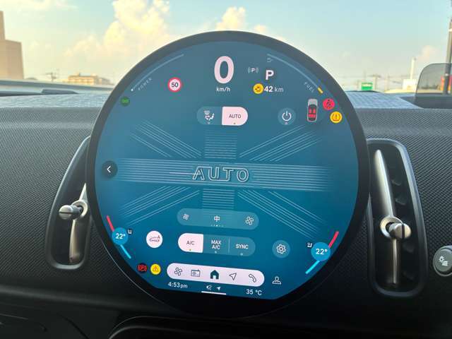 MNIのメーターパネルは<span class=