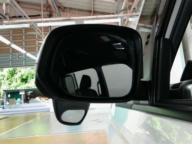 当店はトヨタ正規ディーラーとして中古車を多数取り揃えております。見て、触って、納得いく一台をぜひ見つけてください♪