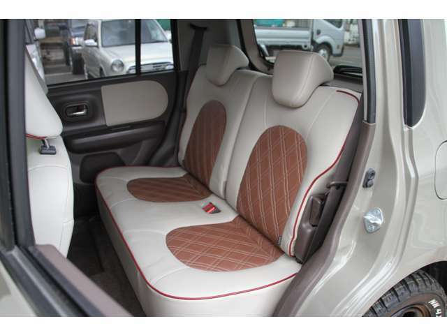 後部座席にはISOFIX対応チャイルドシート固定用のアンカーが付いています。※詳しい車種適合は各販売会社へご確認下さい。