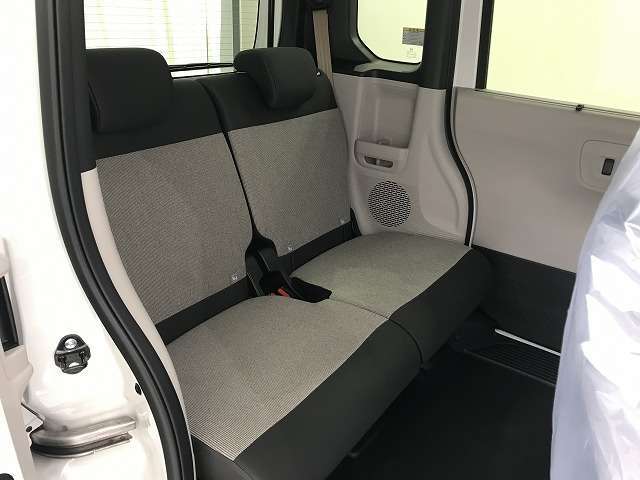 ご購入後には洗車も欠かせませんよね！？当店では、洗車のプロが普段お手入れが行き届かない箇所も済み済みまで綺麗にしています！